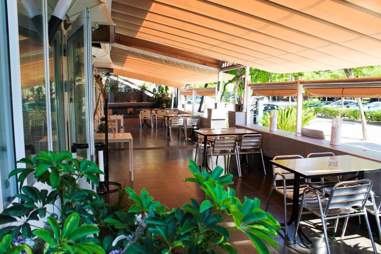 Hotel Rodsan Suizo Castelldefels Kültér fotó