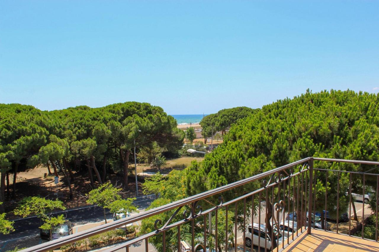 Hotel Rodsan Suizo Castelldefels Kültér fotó