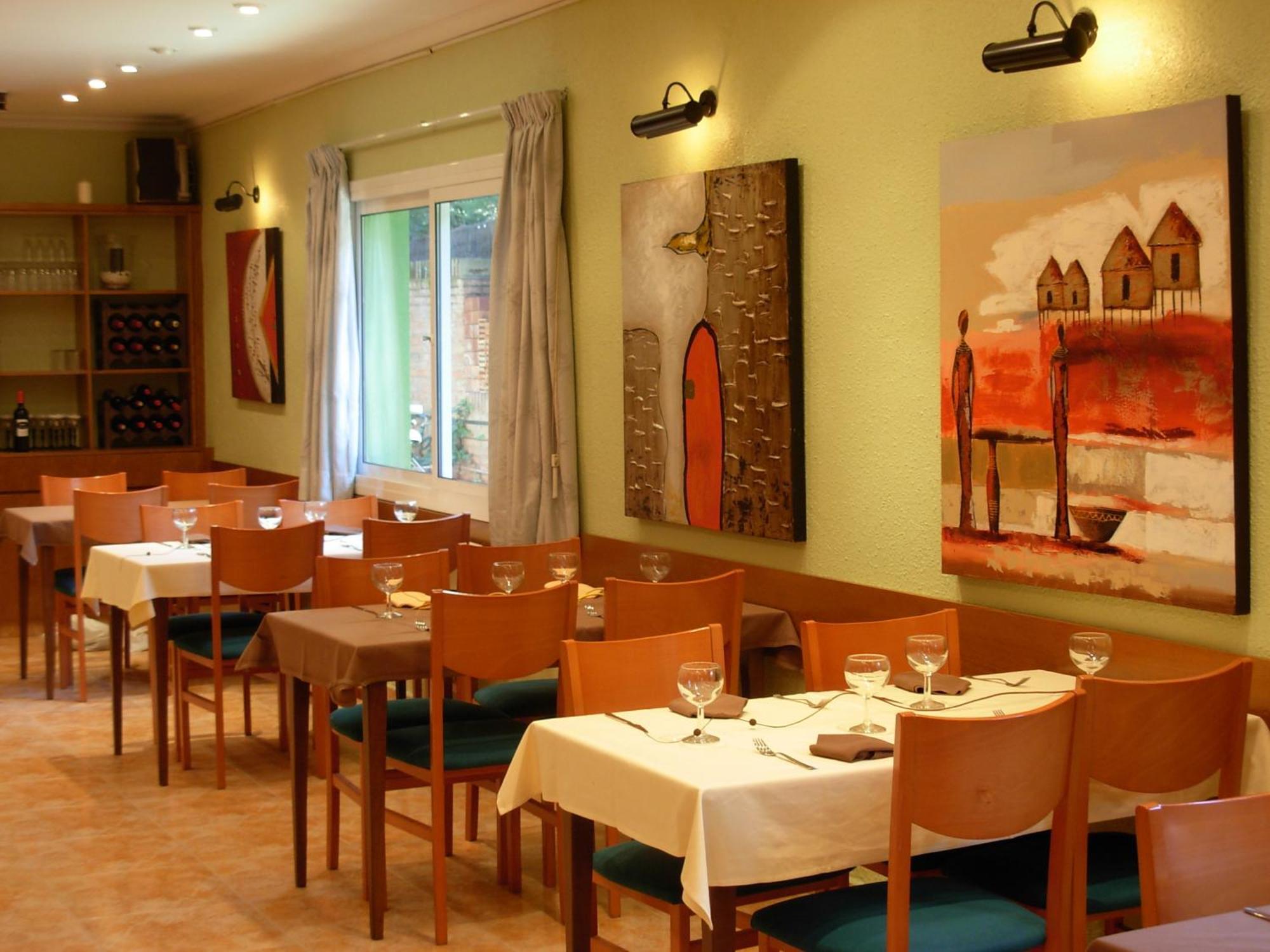 Hotel Rodsan Suizo Castelldefels Kültér fotó