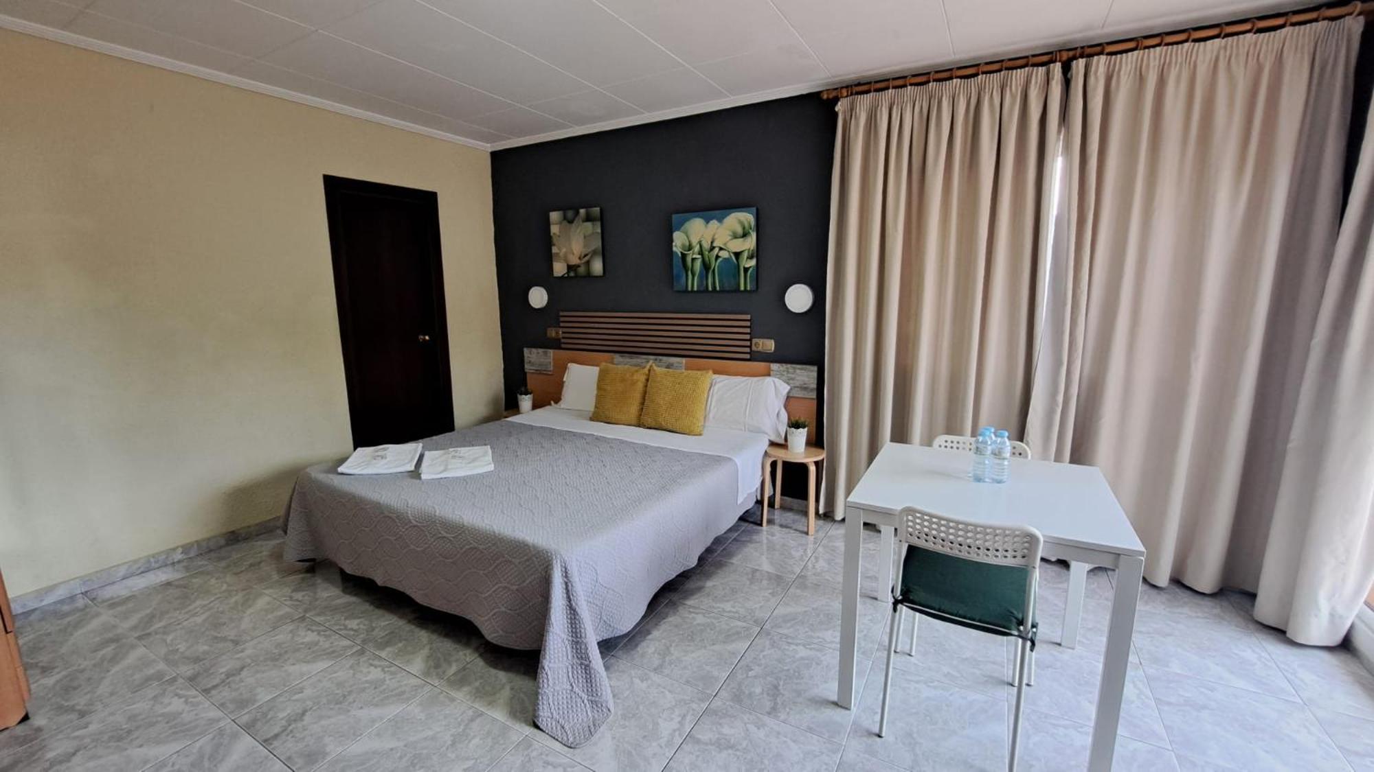 Hotel Rodsan Suizo Castelldefels Kültér fotó