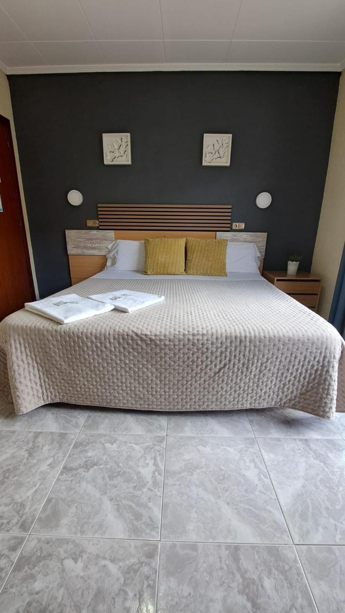 Hotel Rodsan Suizo Castelldefels Kültér fotó