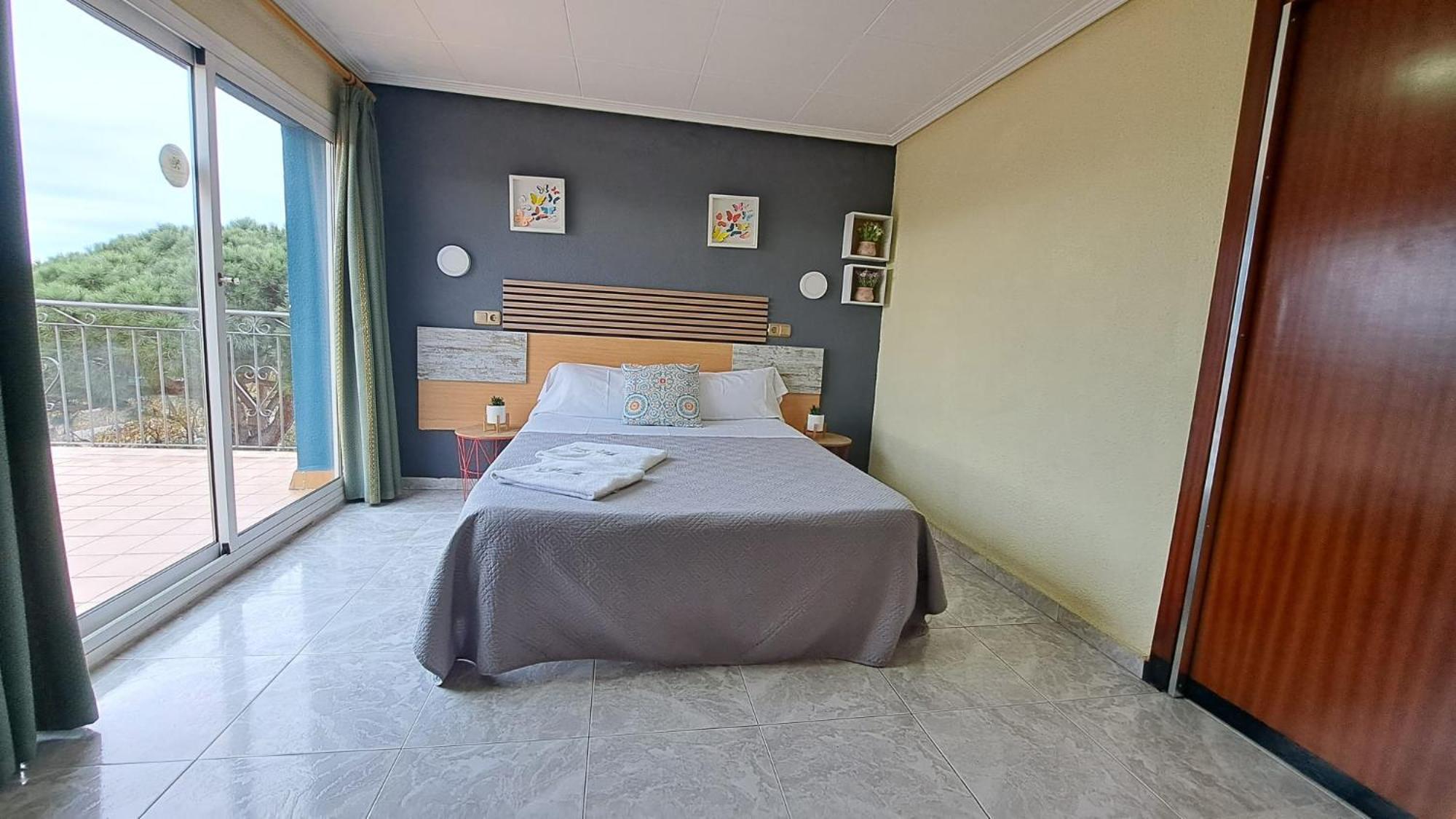 Hotel Rodsan Suizo Castelldefels Kültér fotó