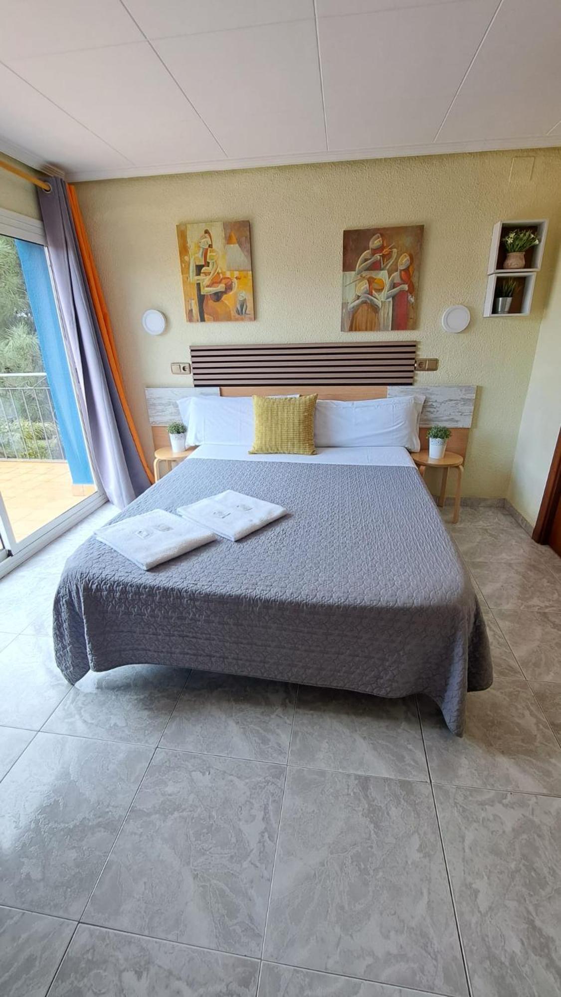 Hotel Rodsan Suizo Castelldefels Kültér fotó
