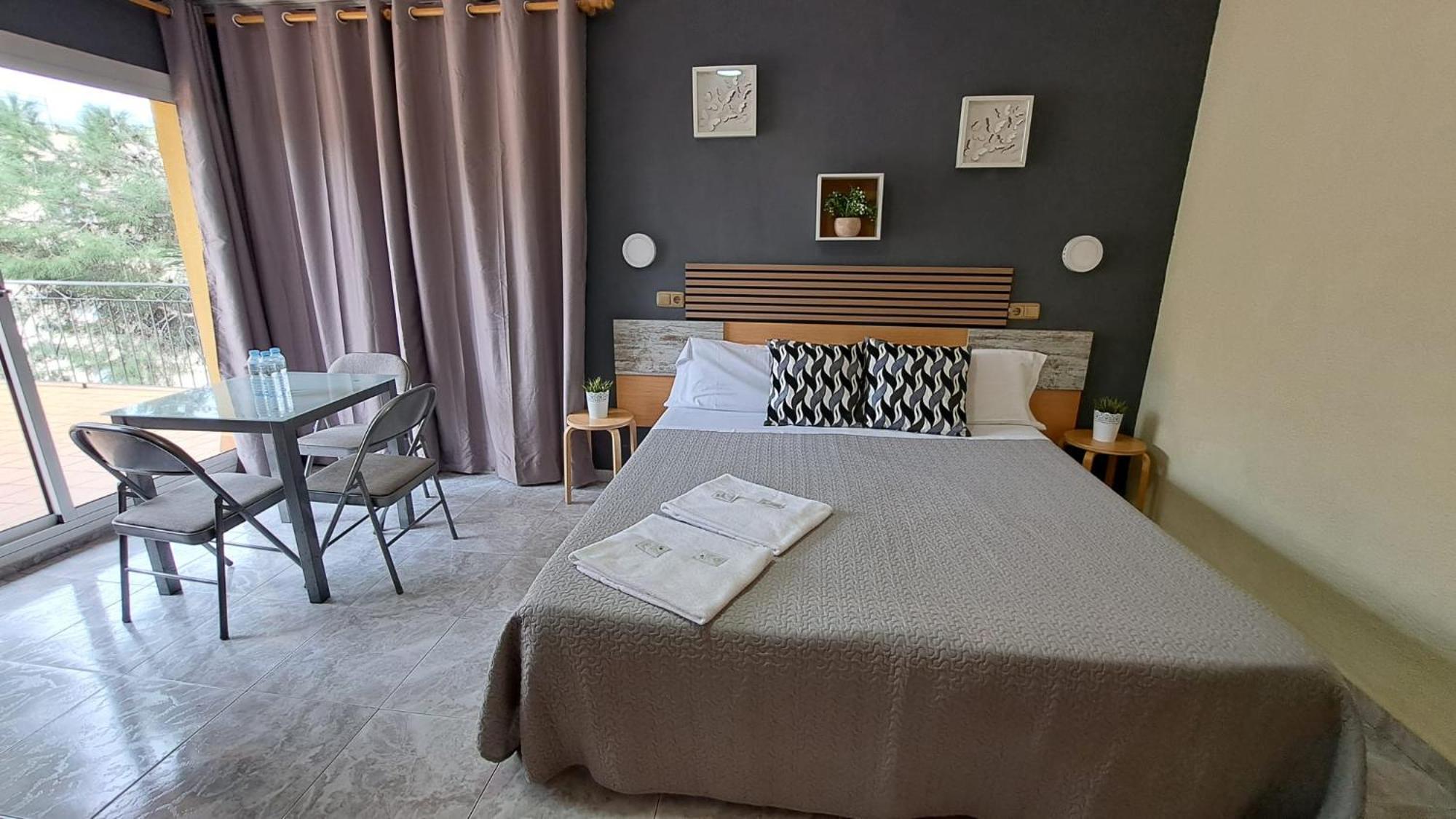 Hotel Rodsan Suizo Castelldefels Kültér fotó